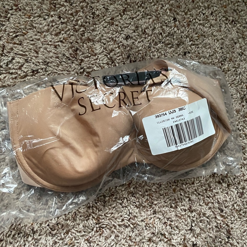 NWT Sexy Illusions by Victoria’s Secret Bra